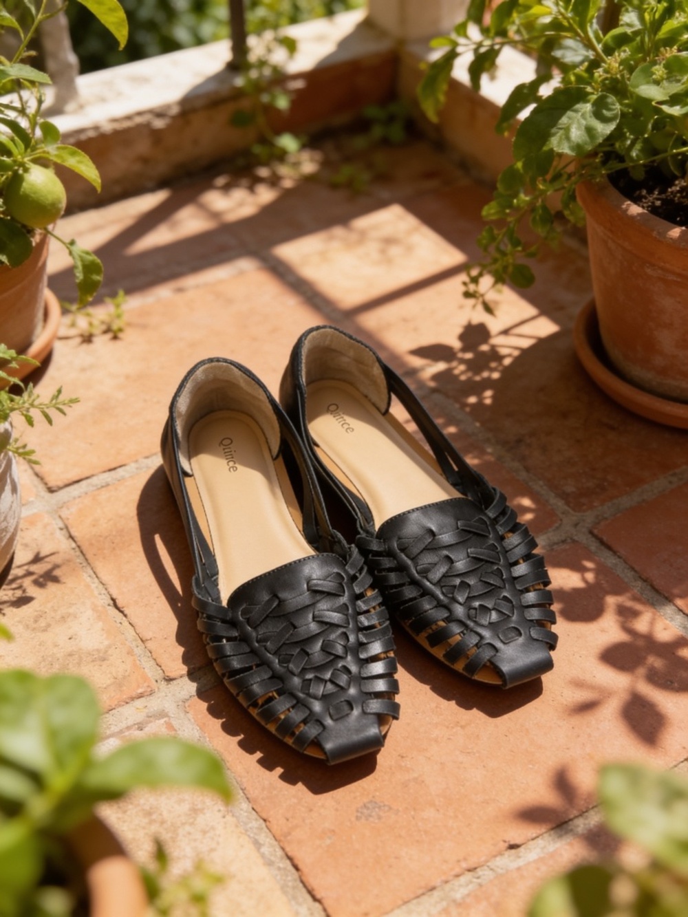 Quince 100% Leather Huarache Flat in Black Size 8